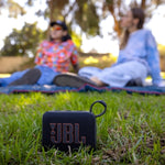JBL Go 4 Bocina Portátil Bluetooth, 4.2W de Potencia, Reproducción 7 Horas, Resistente al Agua y al Polvo IP67 - Negro